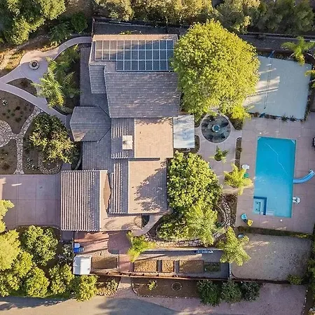Private Resort In Lake Hodges